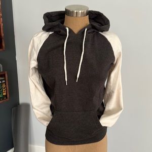 Two tone fitted hoodie